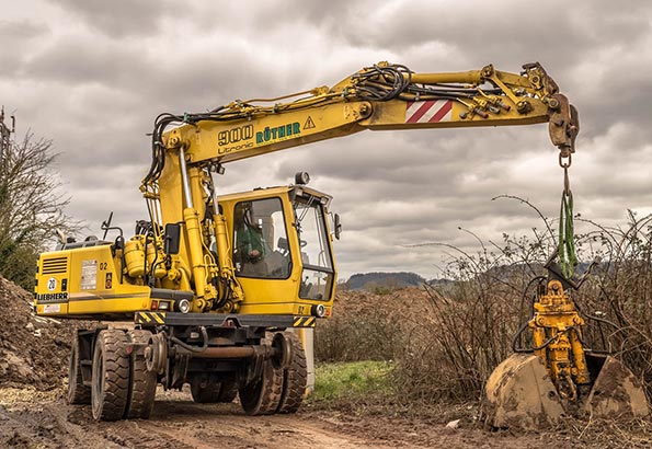 工程机械推土机保养常识及注意事项